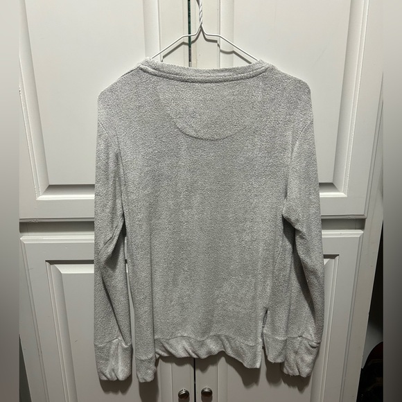Long sleeve. Sweater type material. - Picture 3 of 3